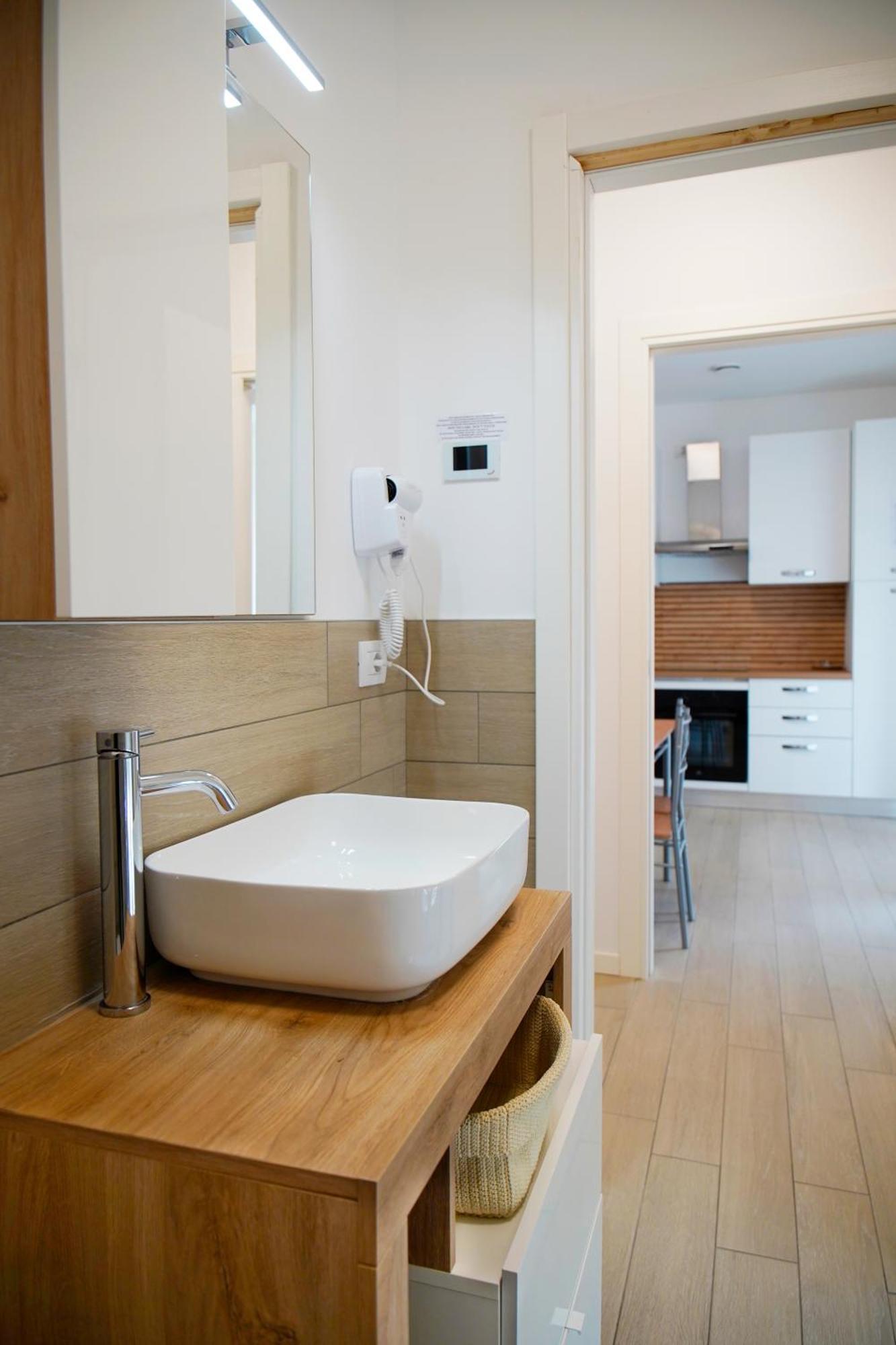 Casa Ideale Tim Appartmanti Moderni Vicina Al Centro Лекко Экстерьер фото